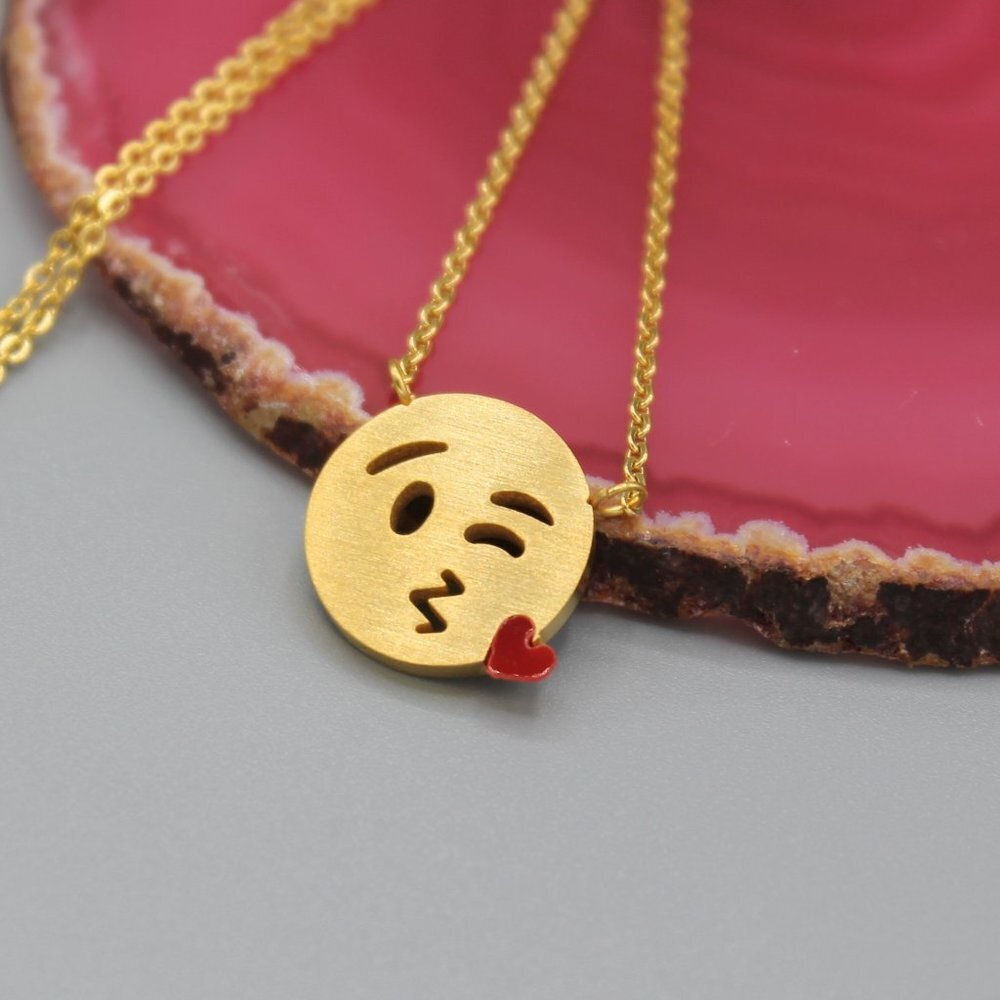 Jewelry necklace pendant emoji heart love kiss romantic cute yellow gold tone
